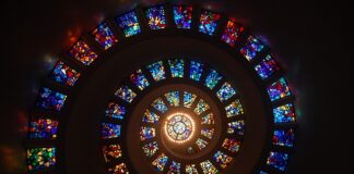 Czym się różni szkło hartowane od folii?