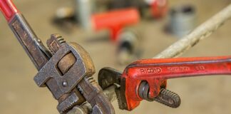 Z jakim momentem dokręcać kierownicę?