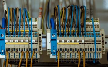 Gdzie są bezpieczniki Volkswagen Fox?