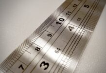 Jak się mierzy rozstaw śrub?