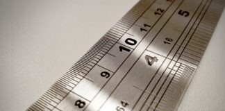 Jak się mierzy rozstaw śrub?